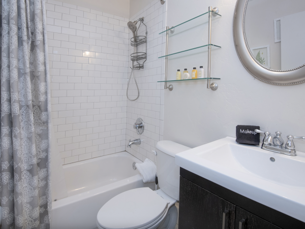 Luxury 2 Bedroom Sleeps 8 - 75 Yards to Gondola- Hot tub